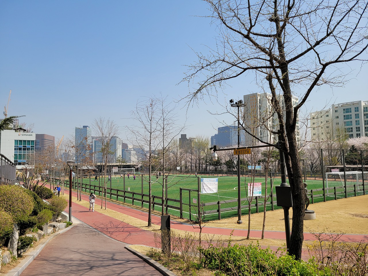 水晶宫的困 水晶宫的困